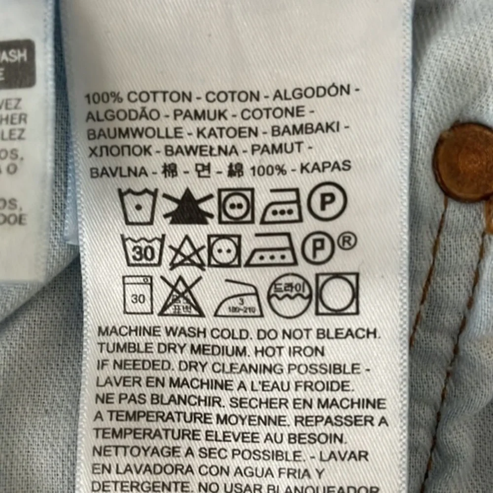 Levi’s 501 men’s 42x32 button fly blue jeans. Straight‎ fit. Excellent condition
